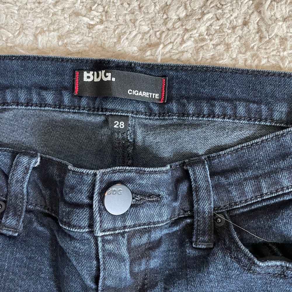 BDG jeans. Size 28 - Picture 2 of 3